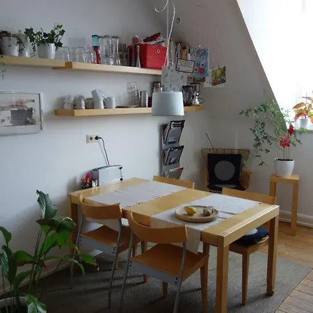 בית אירוח Schone Altbauwohnung Mit Balkon