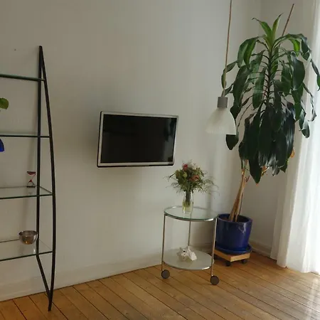 Schone Altbauwohnung Mit Balkon בית אירוח *