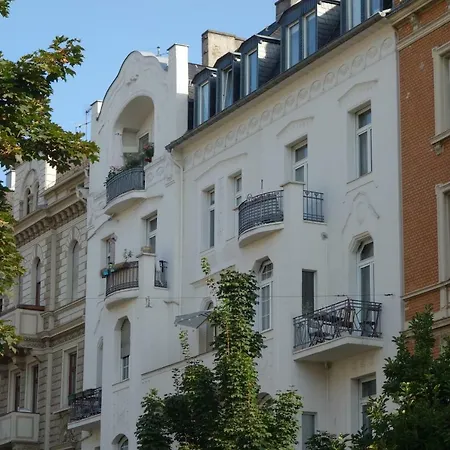 Schone Altbauwohnung Mit Balkon