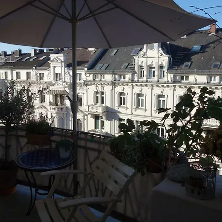 בית אירוח Schone Altbauwohnung Mit Balkon ויסבאדן
