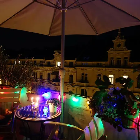 Schone Altbauwohnung Mit Balkon *