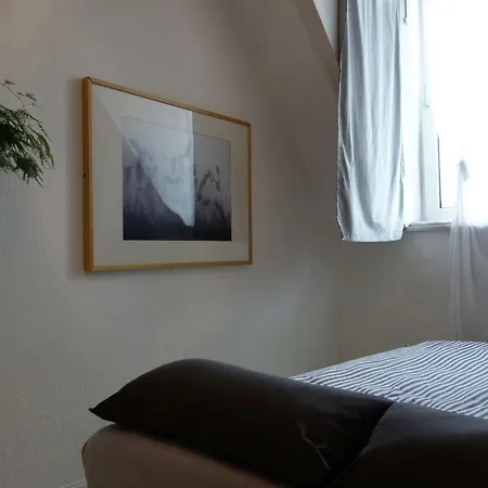 Schone Altbauwohnung Mit Balkon בית אירוח *
